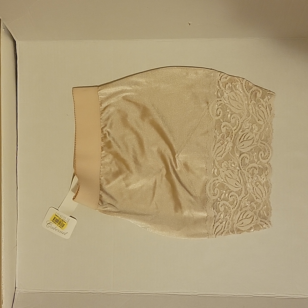 NWT: Cabernet Shapewear with Lace